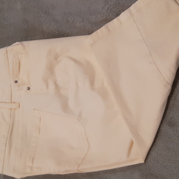 Charter Club - Lexington Straight short/capri size 10. - Picture 3 of 3